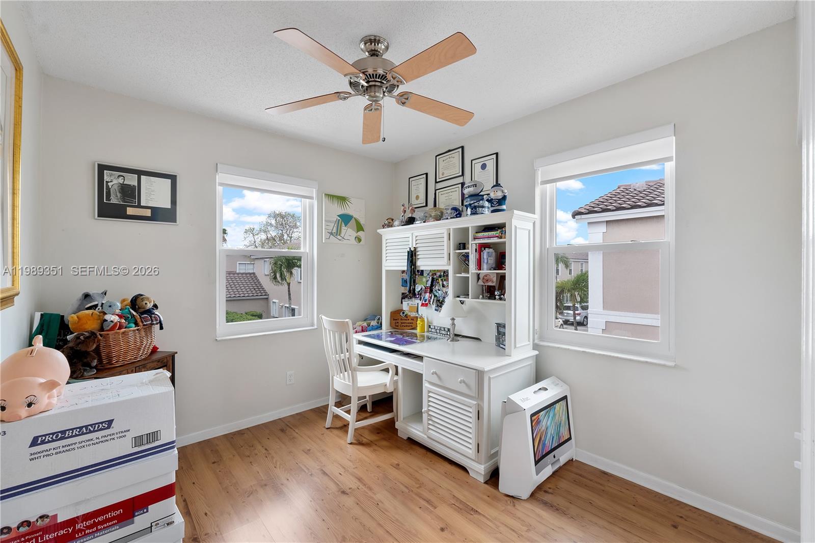 KENSINGTON MANOR - Residential