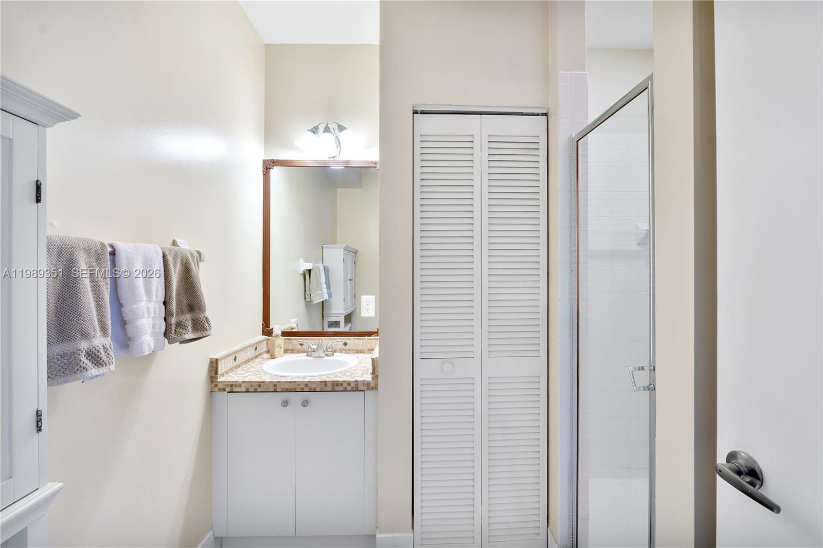 KENSINGTON MANOR - Residential