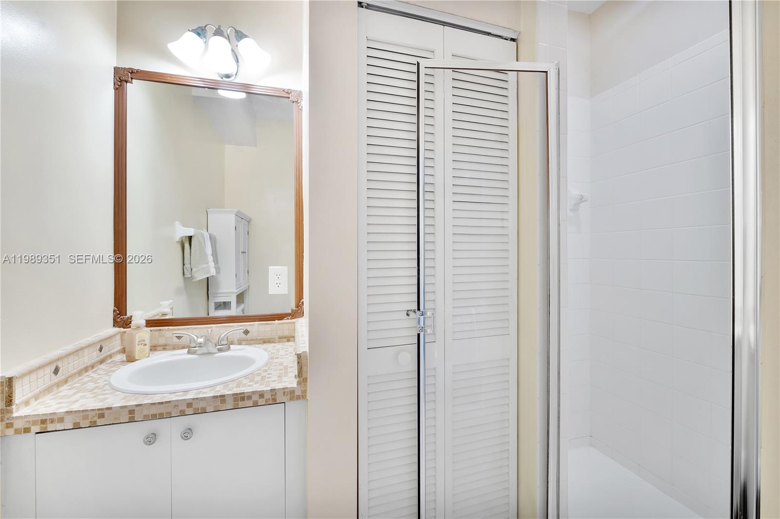 KENSINGTON MANOR - Residential