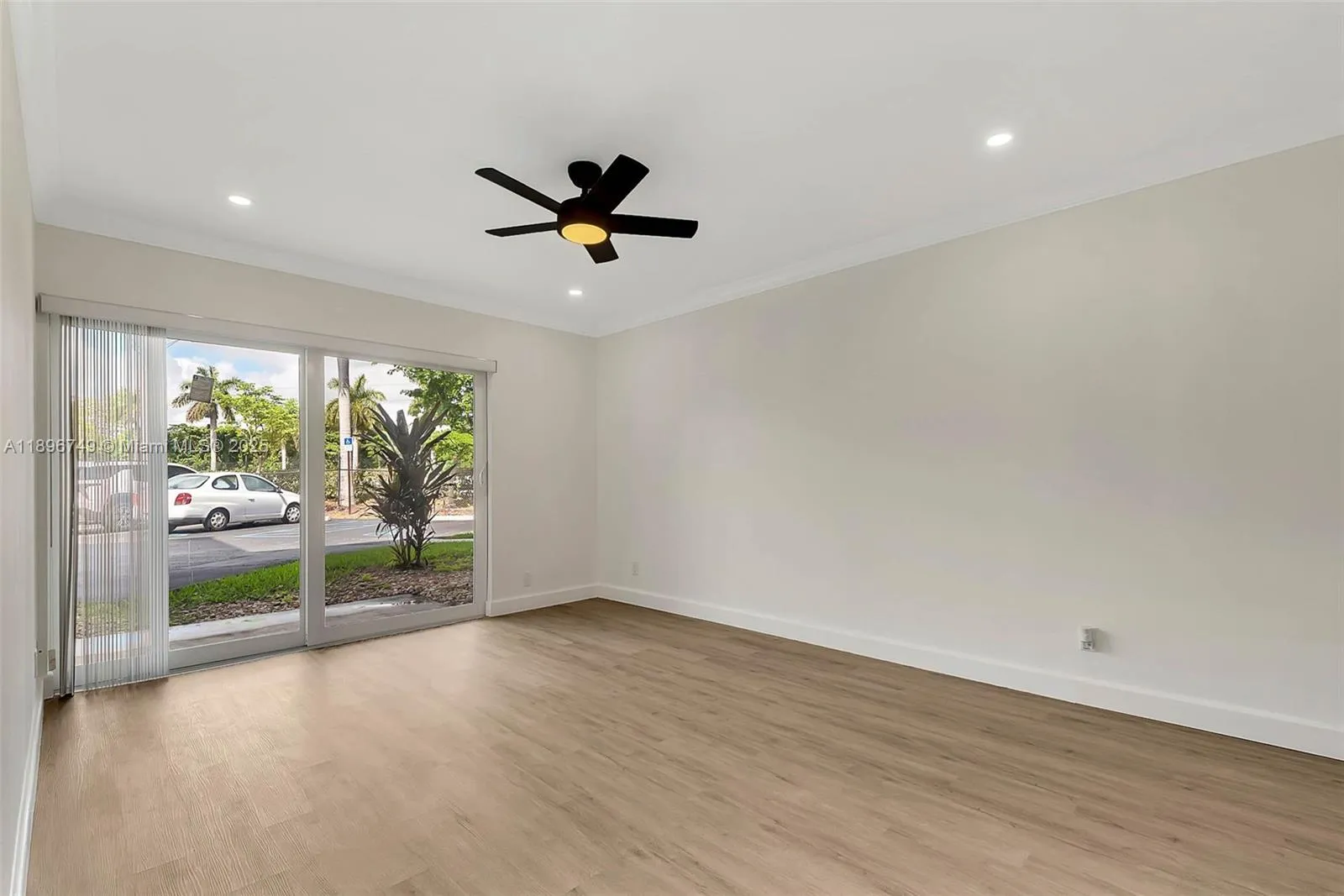 Miami, Florida 33143, United States, 1 Bedroom Bedrooms, ,1 BathroomBathrooms,Residential,Active,229241