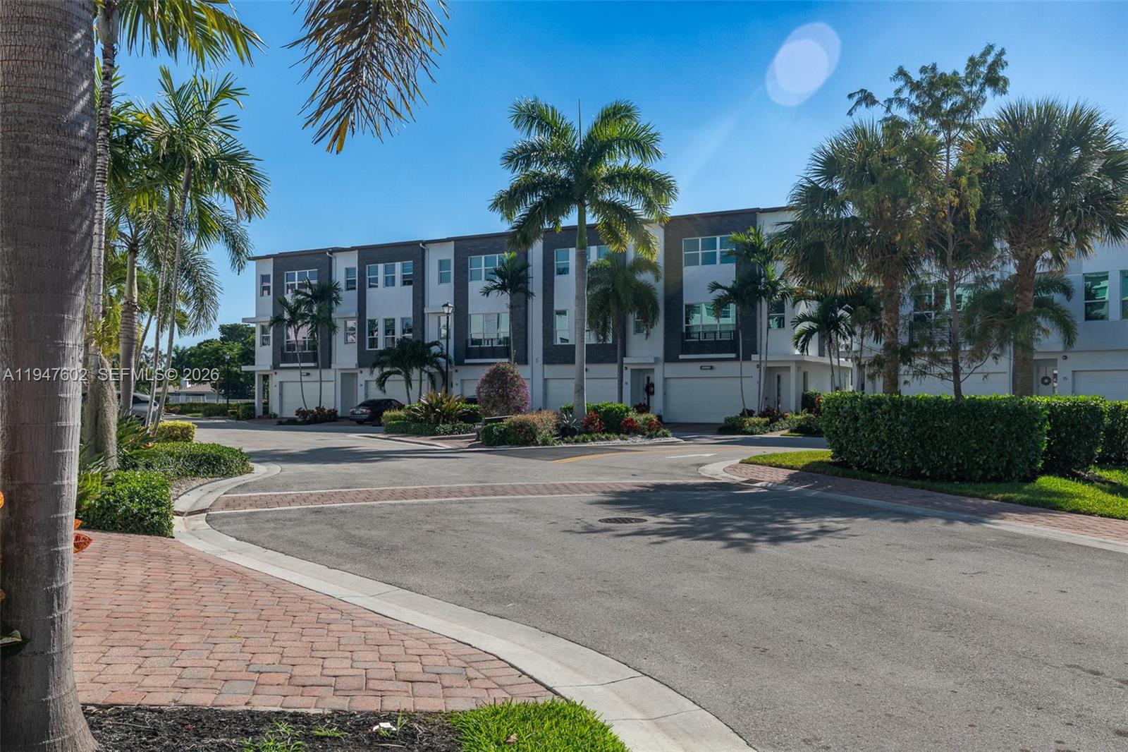 POINTE @ MIDDLE RIVER - Residential