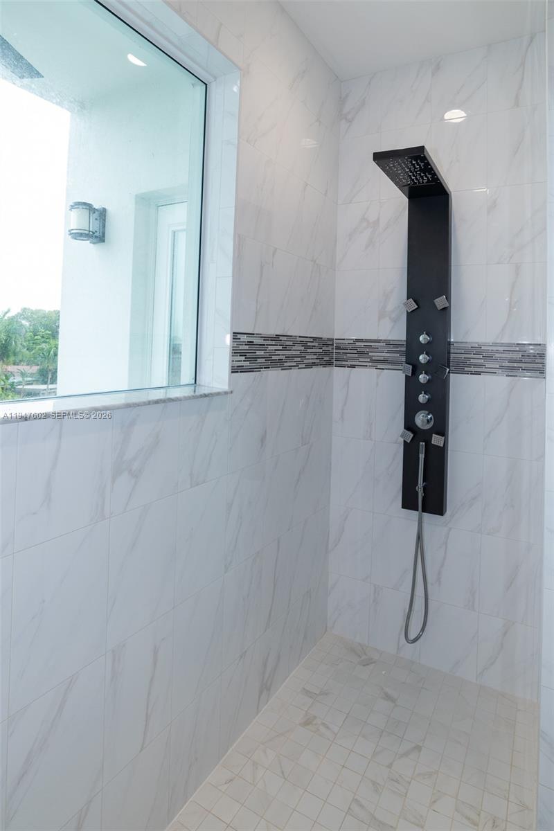 POINTE @ MIDDLE RIVER - Residential