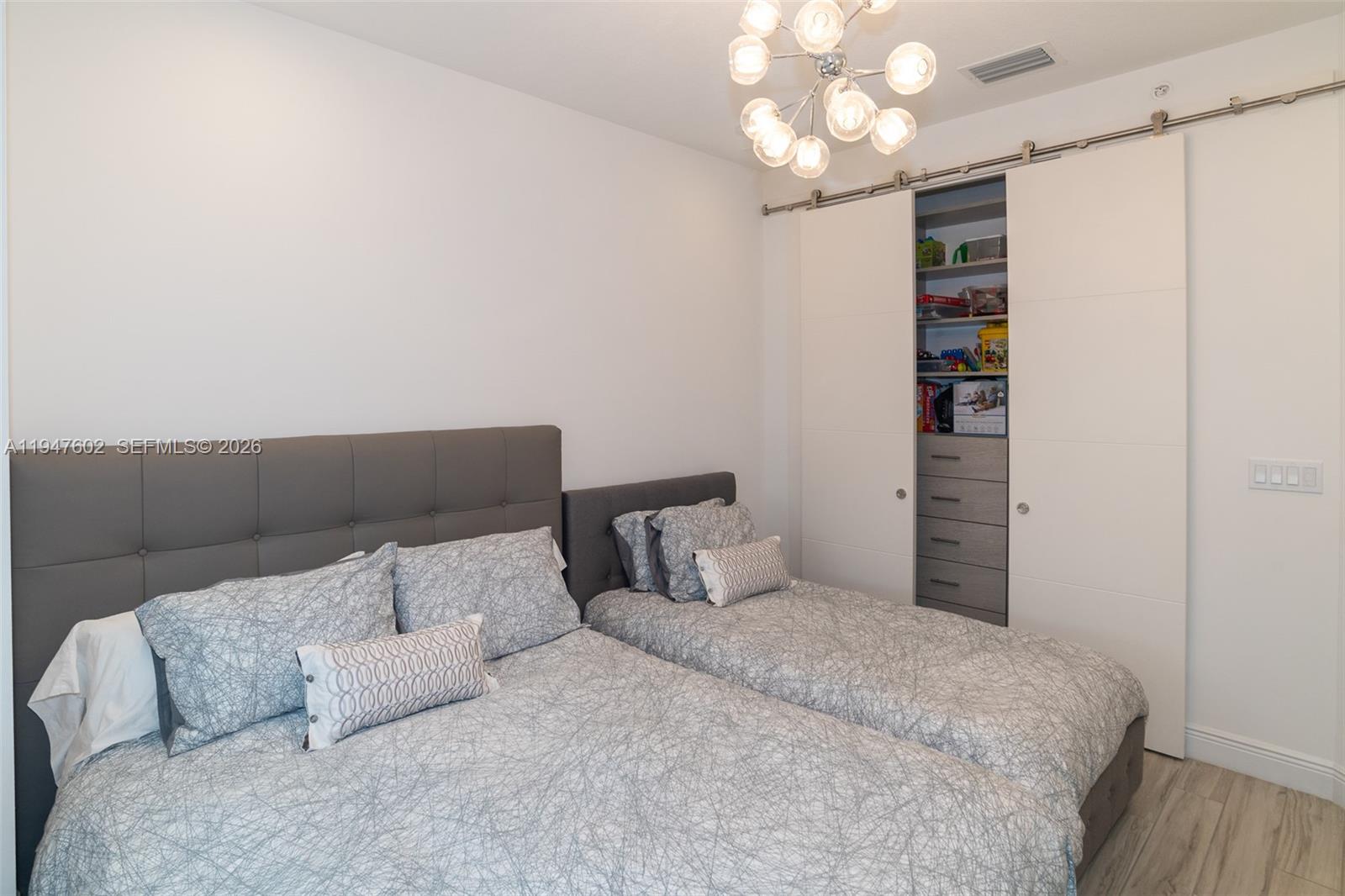 POINTE @ MIDDLE RIVER - Residential