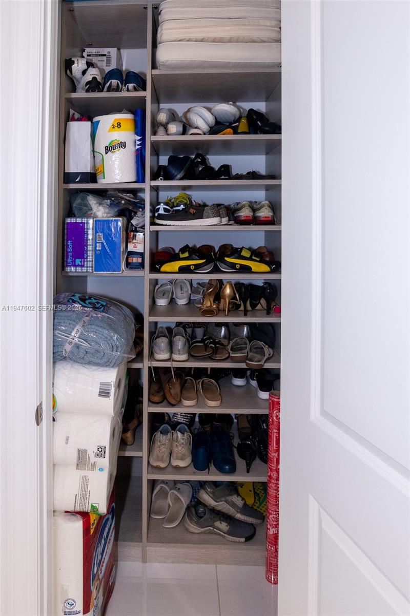 POINTE @ MIDDLE RIVER - Residential