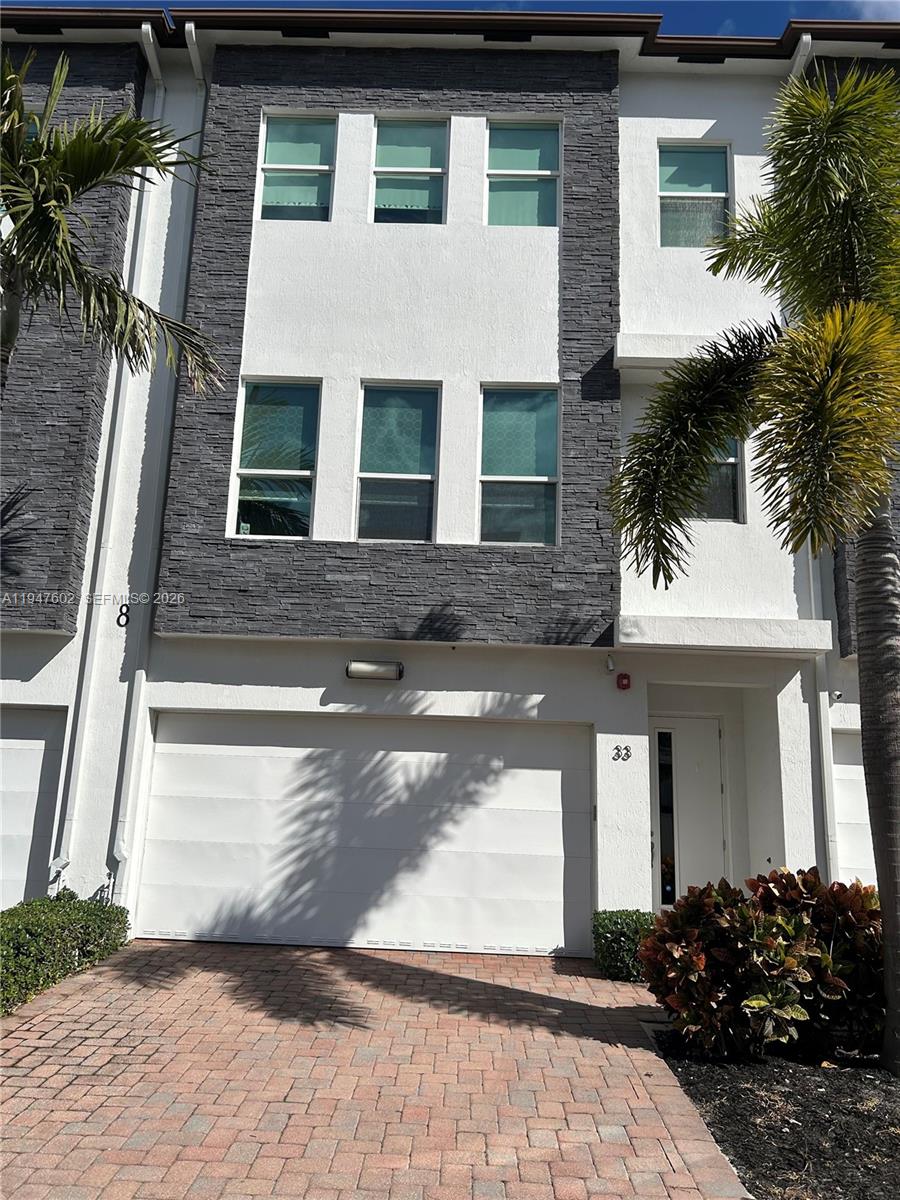 POINTE @ MIDDLE RIVER - Residential