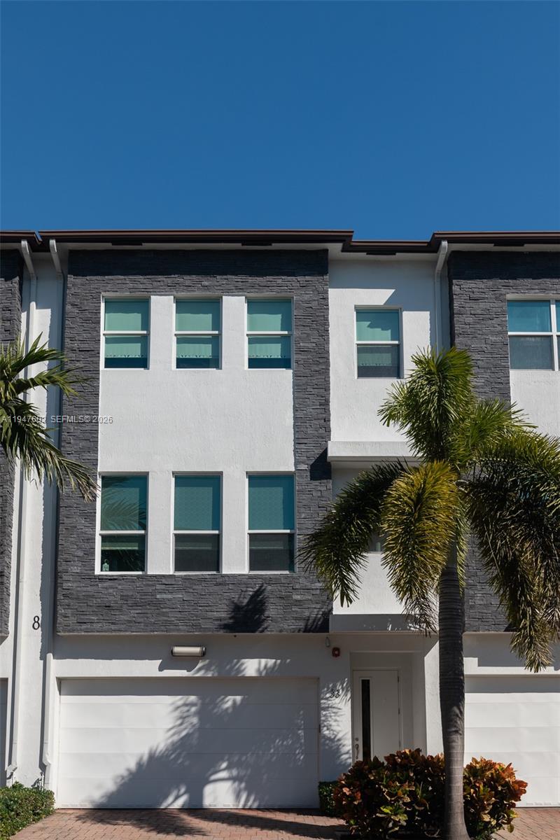 POINTE @ MIDDLE RIVER - Residential