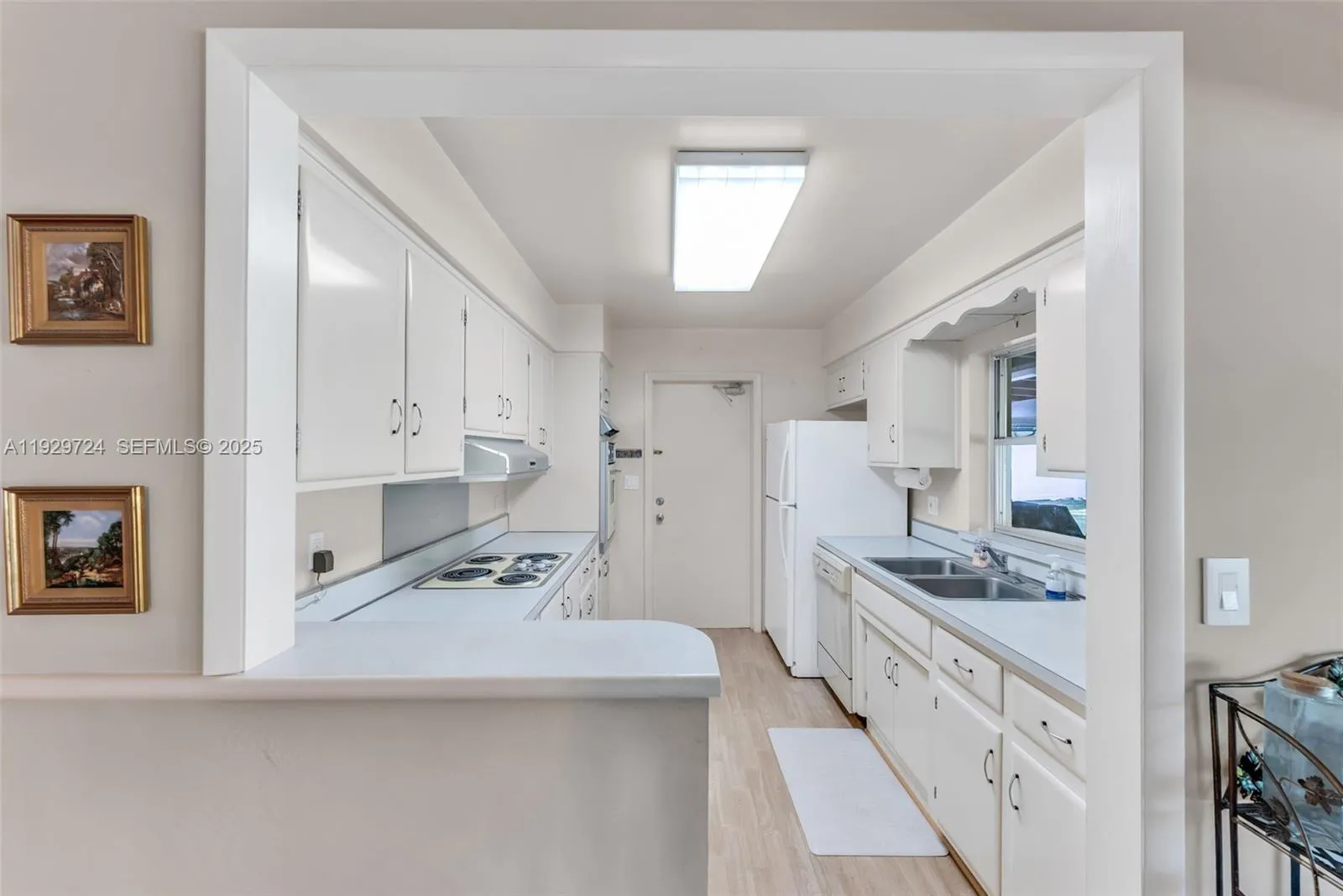 Miami, Florida 33156, United States, 3 Bedrooms Bedrooms, ,2 BathroomsBathrooms,Residential,Active,254497