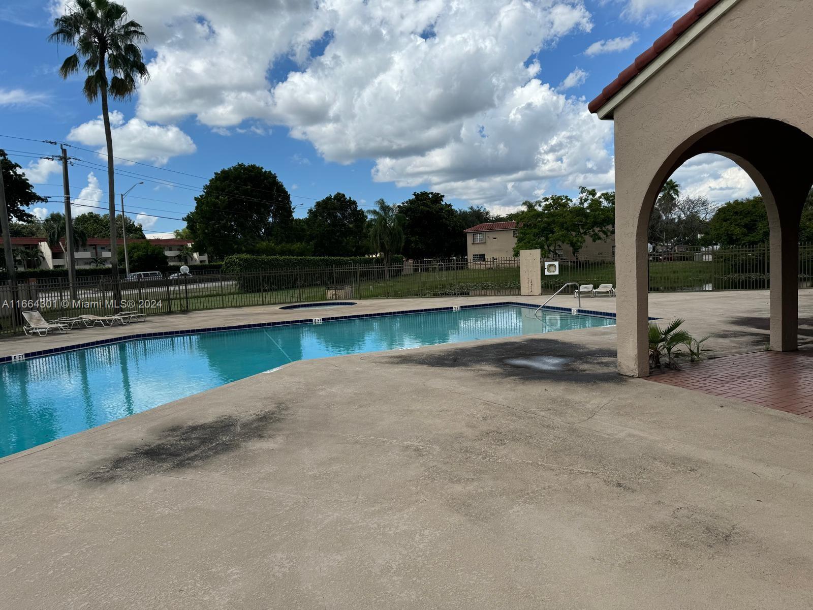 WINDMILL LAKES I CONDO - Residential
