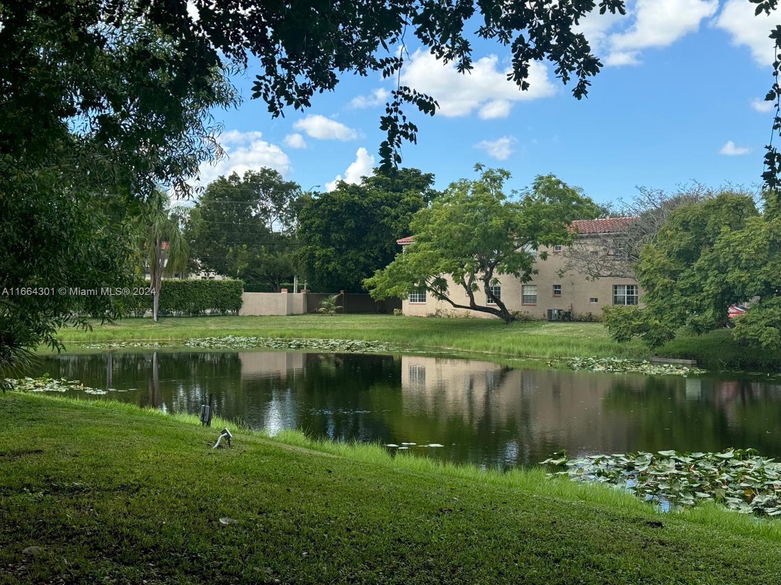 WINDMILL LAKES I CONDO - Residential