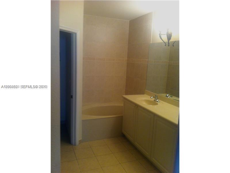 DORAL SOUTHEAST PATIO-HOM - Residential