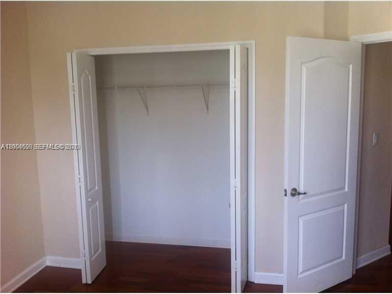 DORAL SOUTHEAST PATIO-HOM - Residential