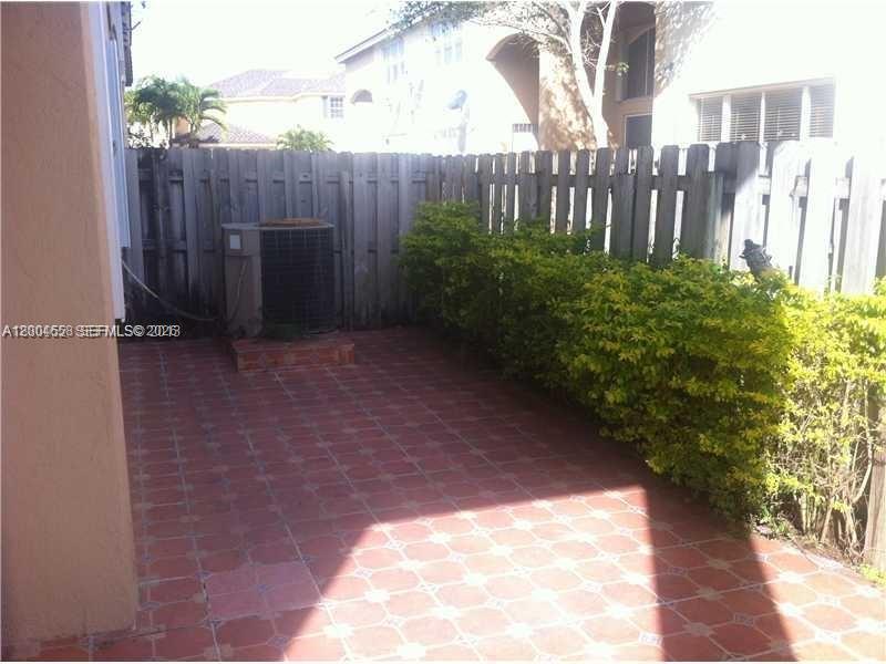 DORAL SOUTHEAST PATIO-HOM - Residential