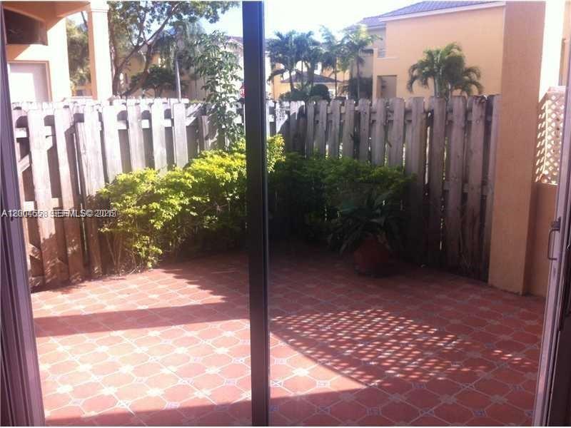 DORAL SOUTHEAST PATIO-HOM - Residential