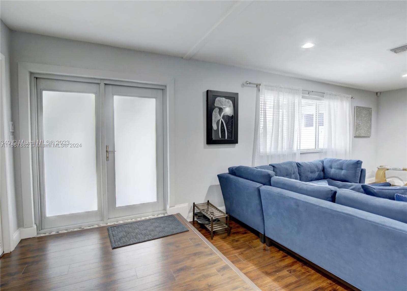 VENETIAN GARDEN REV - Residential