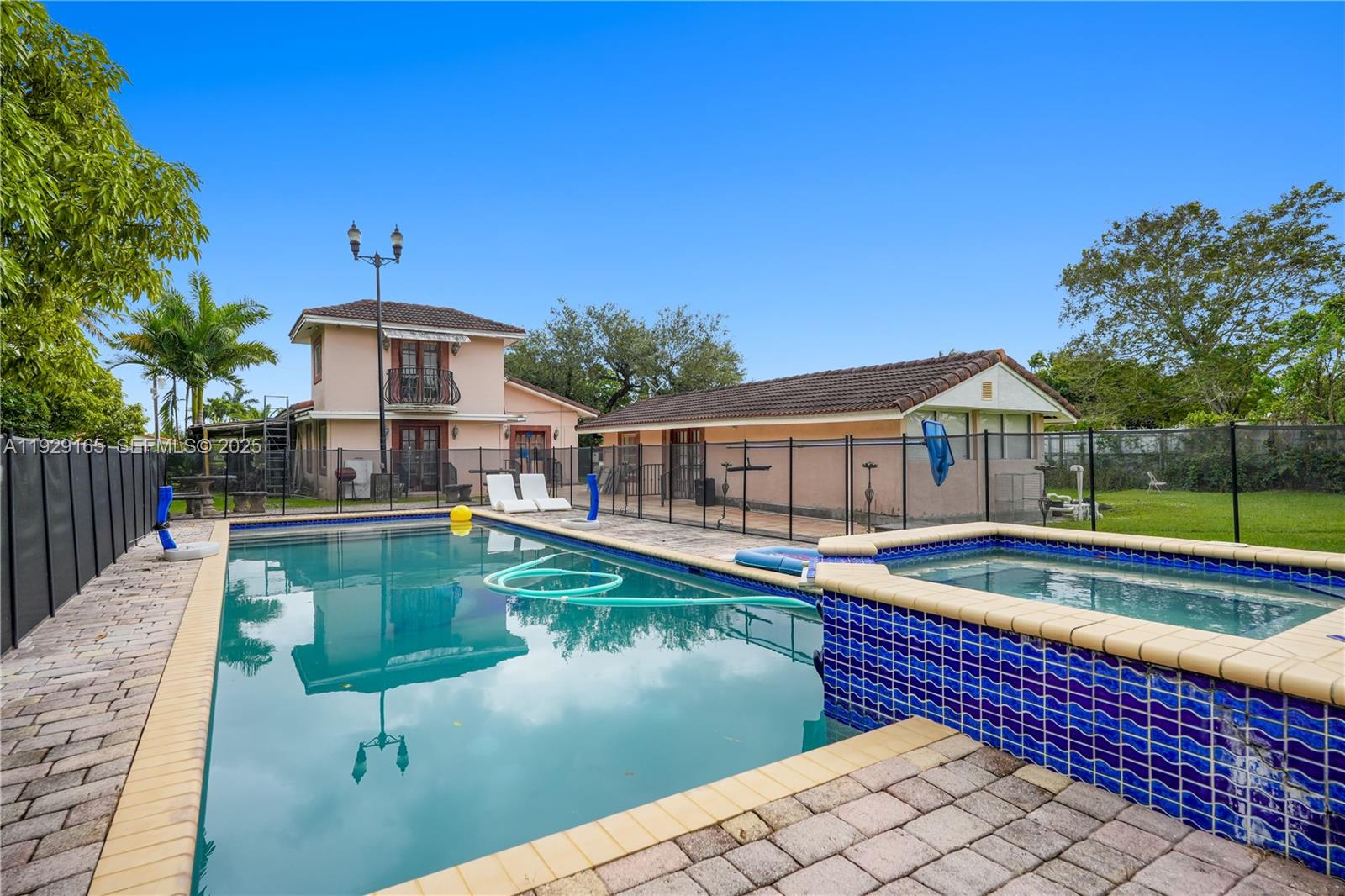 SWEETWATER ESTS SUB - Residential