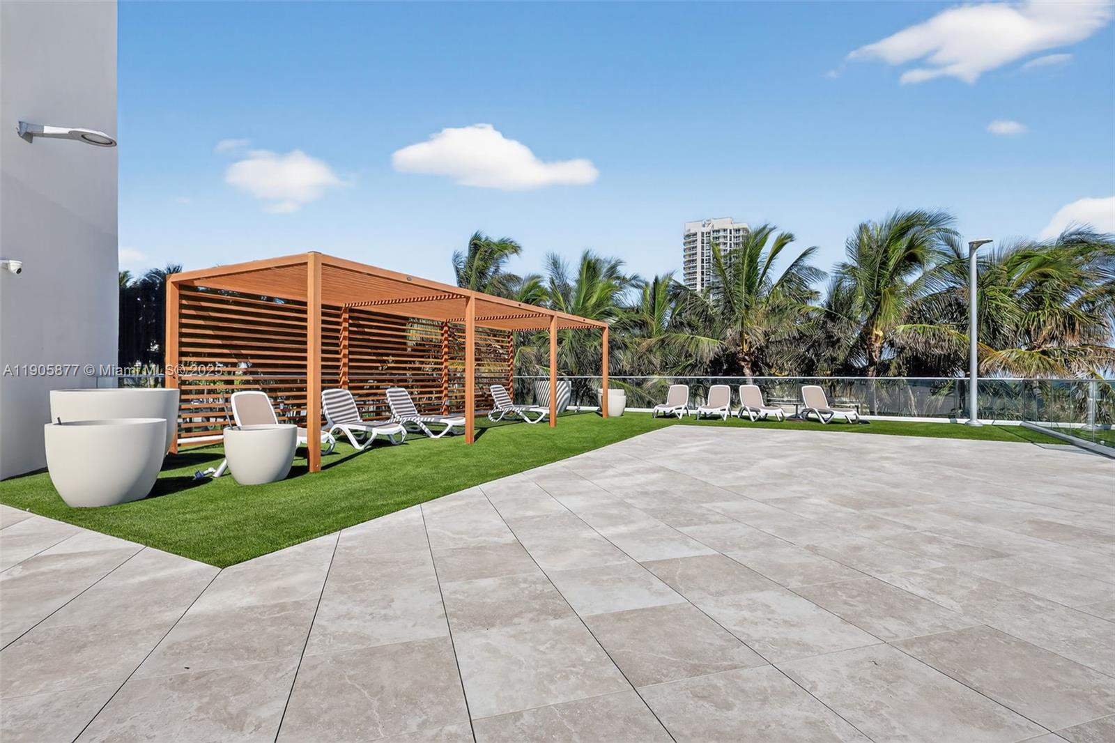 BURLEIGH HOUSE CONDO - Residential