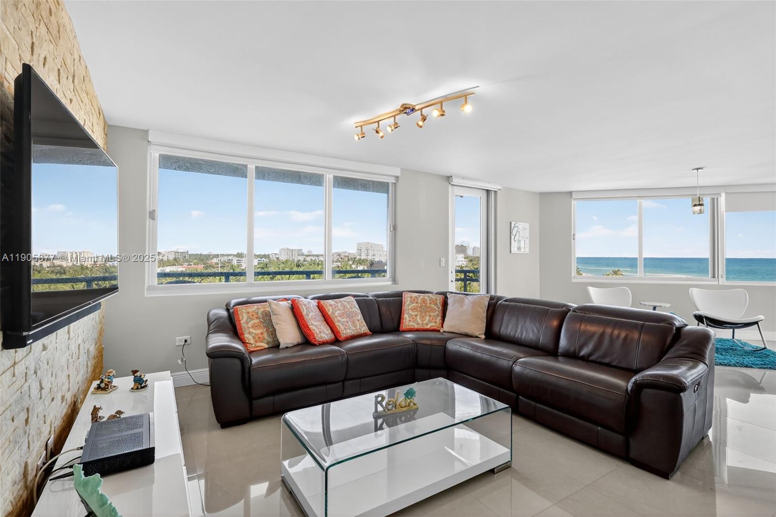 BURLEIGH HOUSE CONDO - Residential