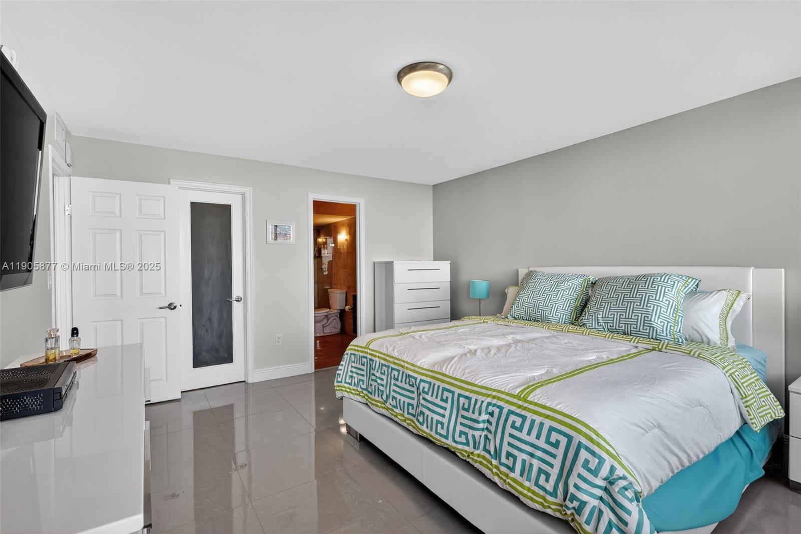 BURLEIGH HOUSE CONDO - Residential