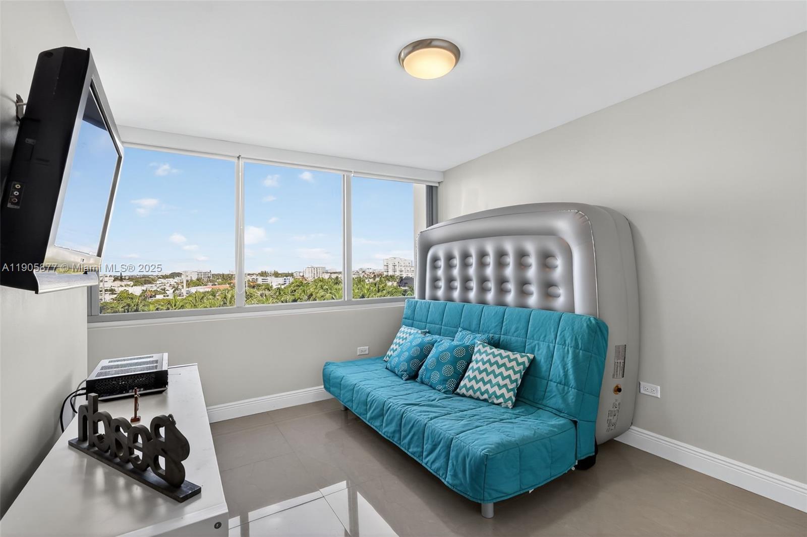 BURLEIGH HOUSE CONDO - Residential