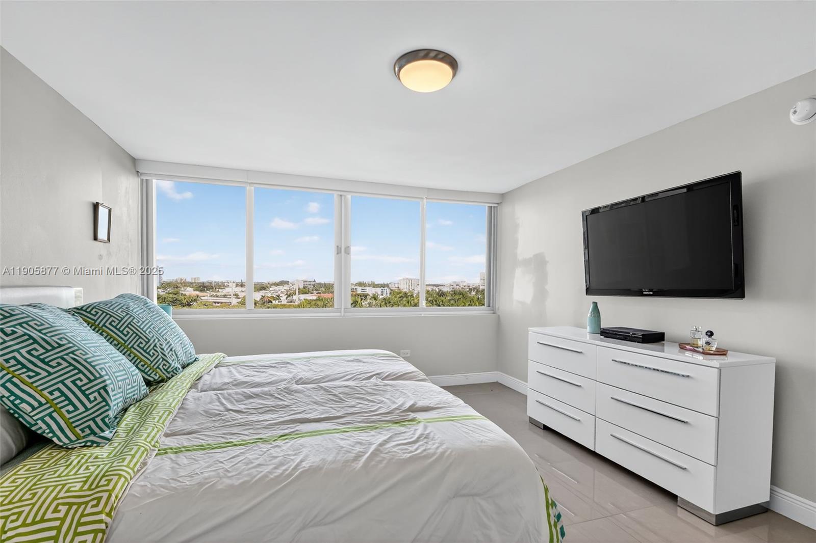 BURLEIGH HOUSE CONDO - Residential