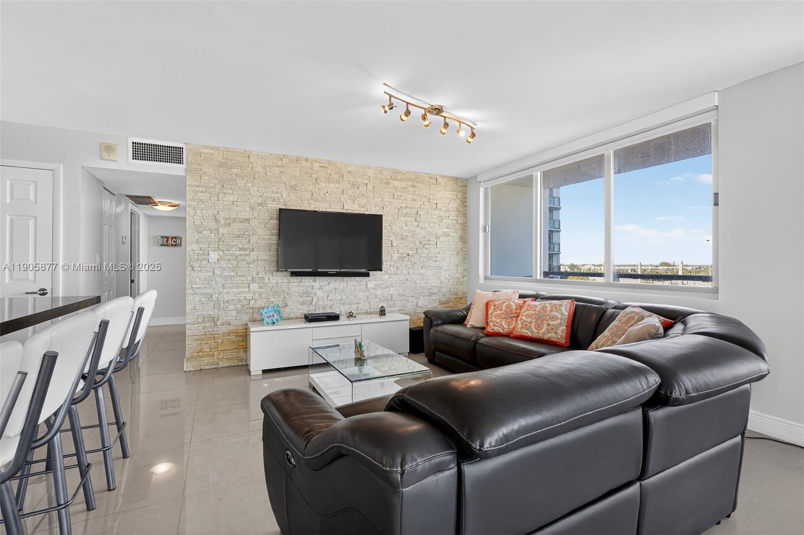BURLEIGH HOUSE CONDO - Residential