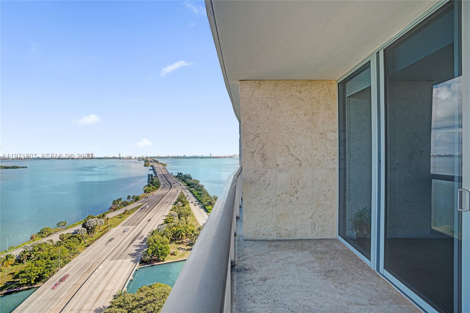 BLUE CONDO - Residential