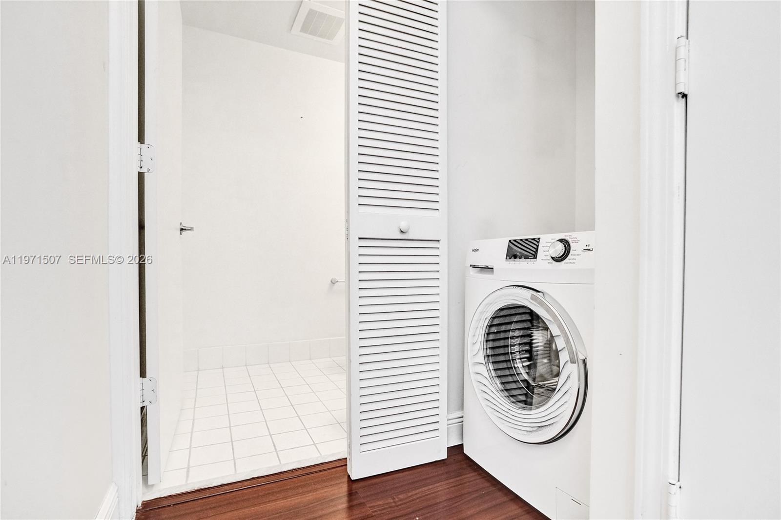 BLUE CONDO - Residential