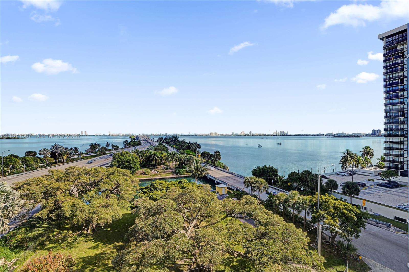 BLUE CONDO - Residential