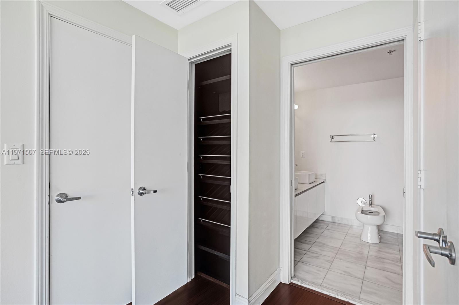 BLUE CONDO - Residential