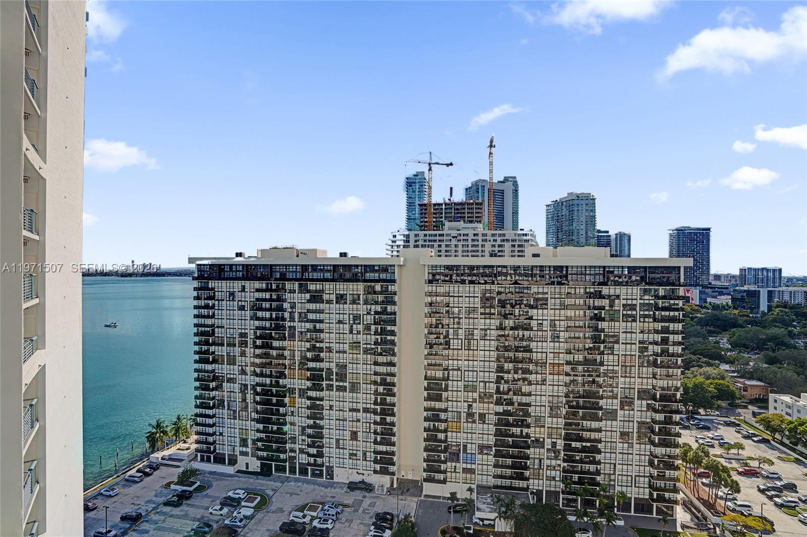 BLUE CONDO - Residential