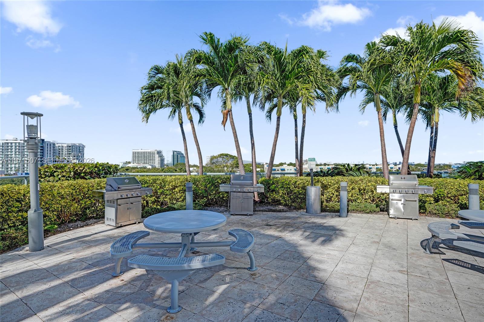 BLUE CONDO - Residential