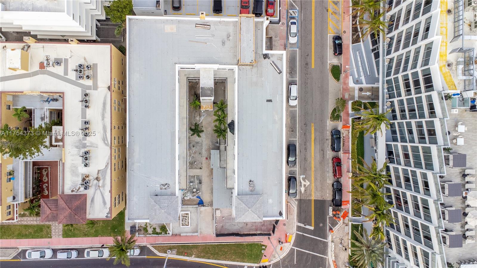 2814 Collins Ave