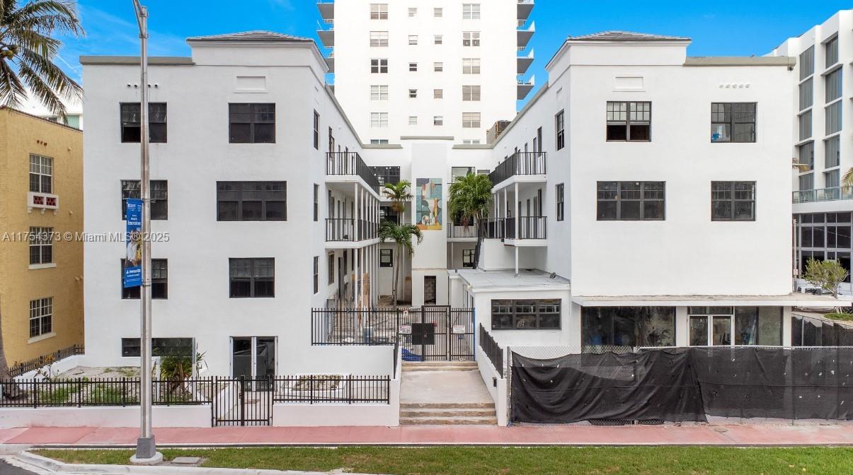 2814 Collins Ave