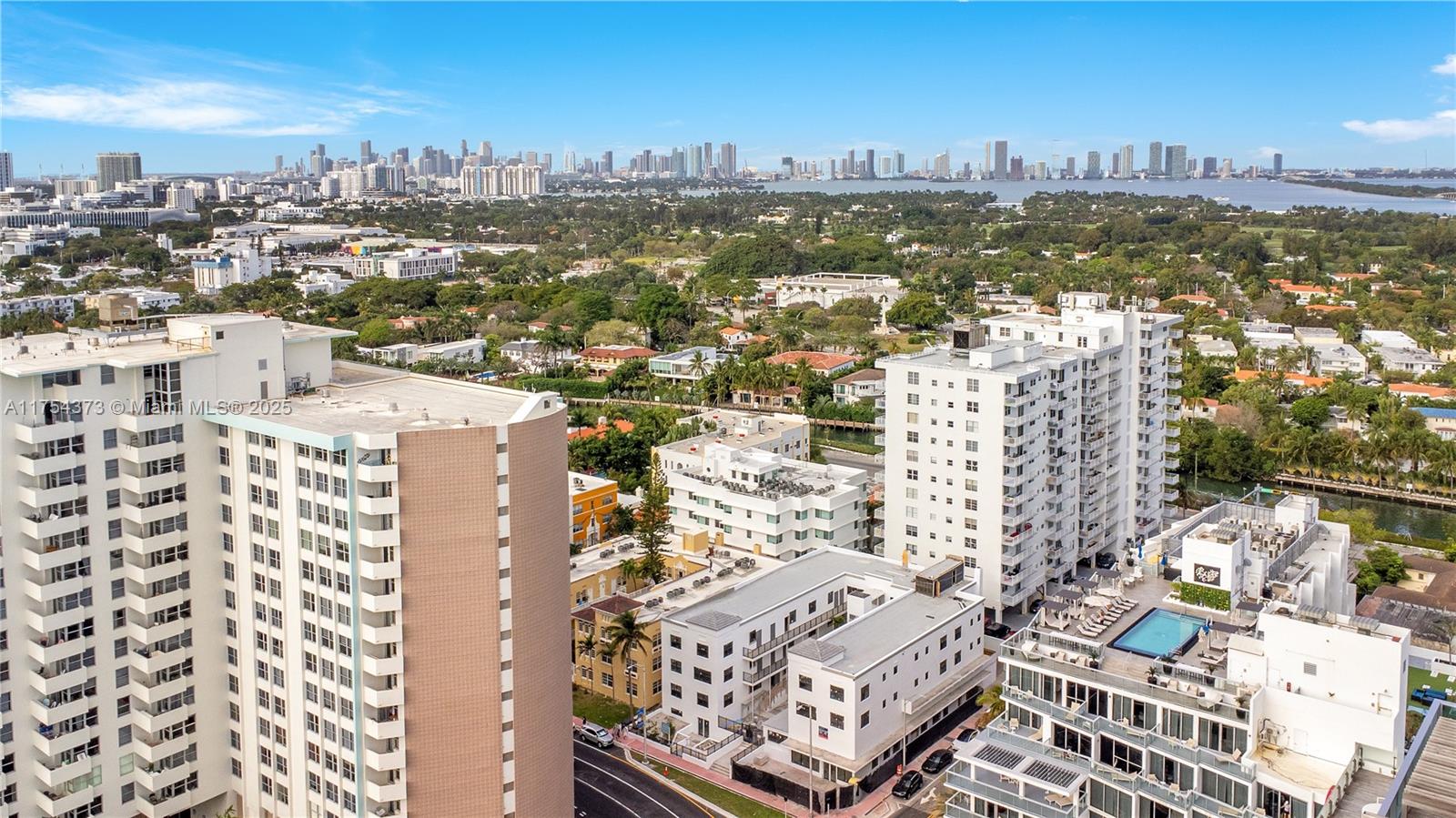 2814 Collins Ave