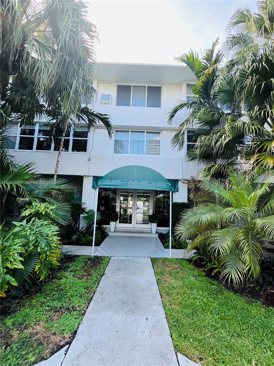 10190 Collins Ave 106