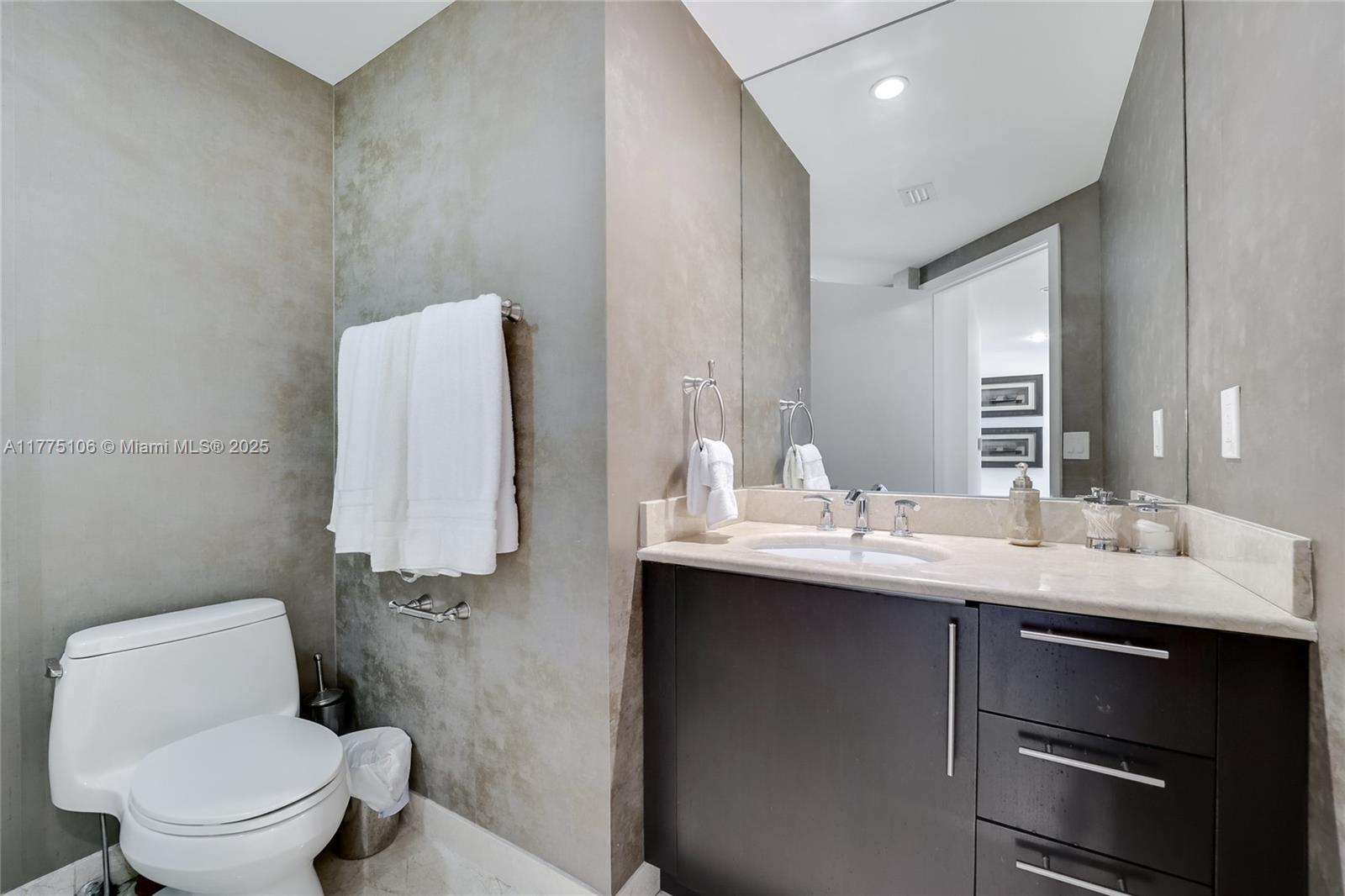 JADE RESIDENCES AT BRICKE - Residential