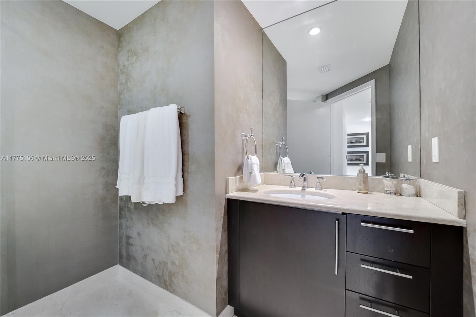 JADE RESIDENCES AT BRICKE - Residential