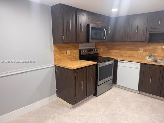 COUNTRY CLUB APTS AT - Residential Lease