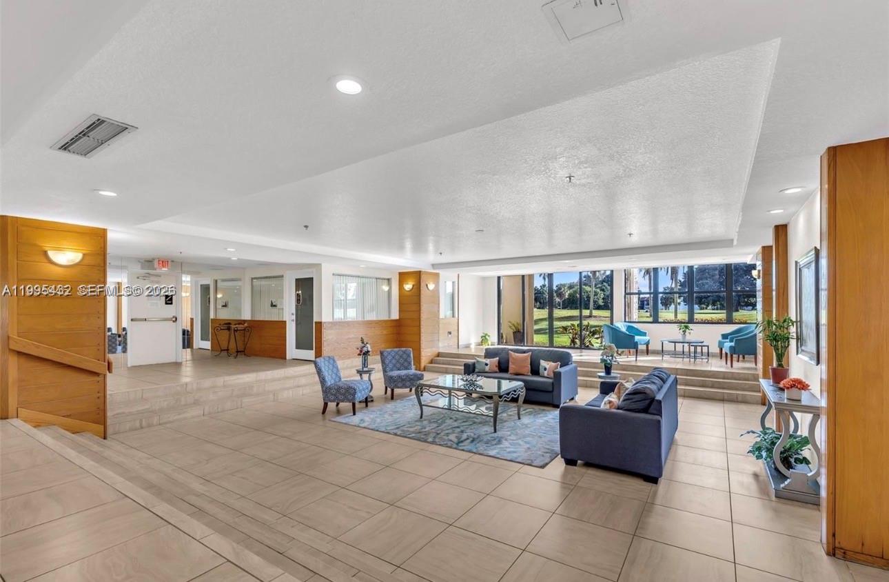 COUNTRY CLUB APTS AT - Residential Lease