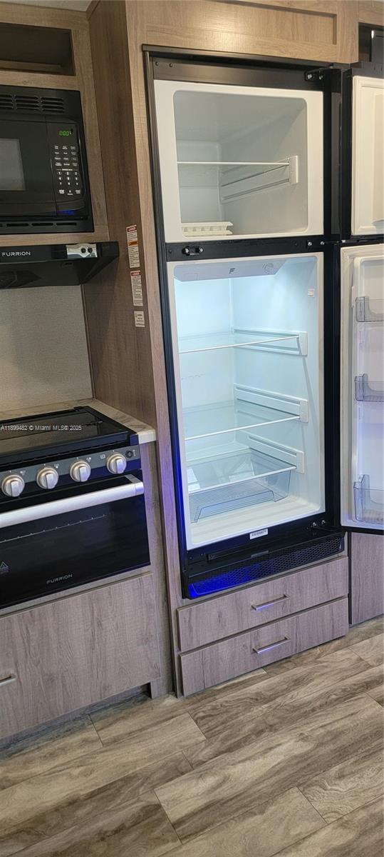 VENETIAN ACRES - Residential Lease