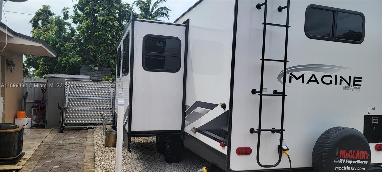 VENETIAN ACRES - Residential Lease