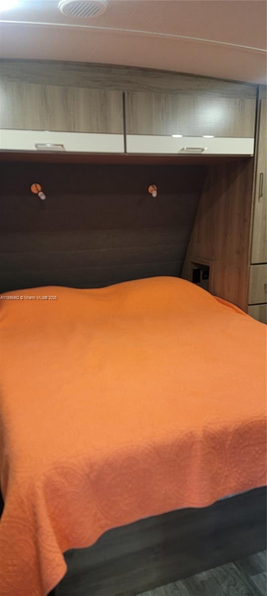 VENETIAN ACRES - Residential Lease