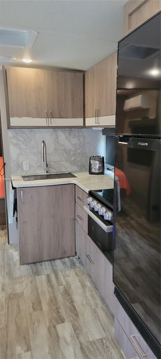 VENETIAN ACRES - Residential Lease