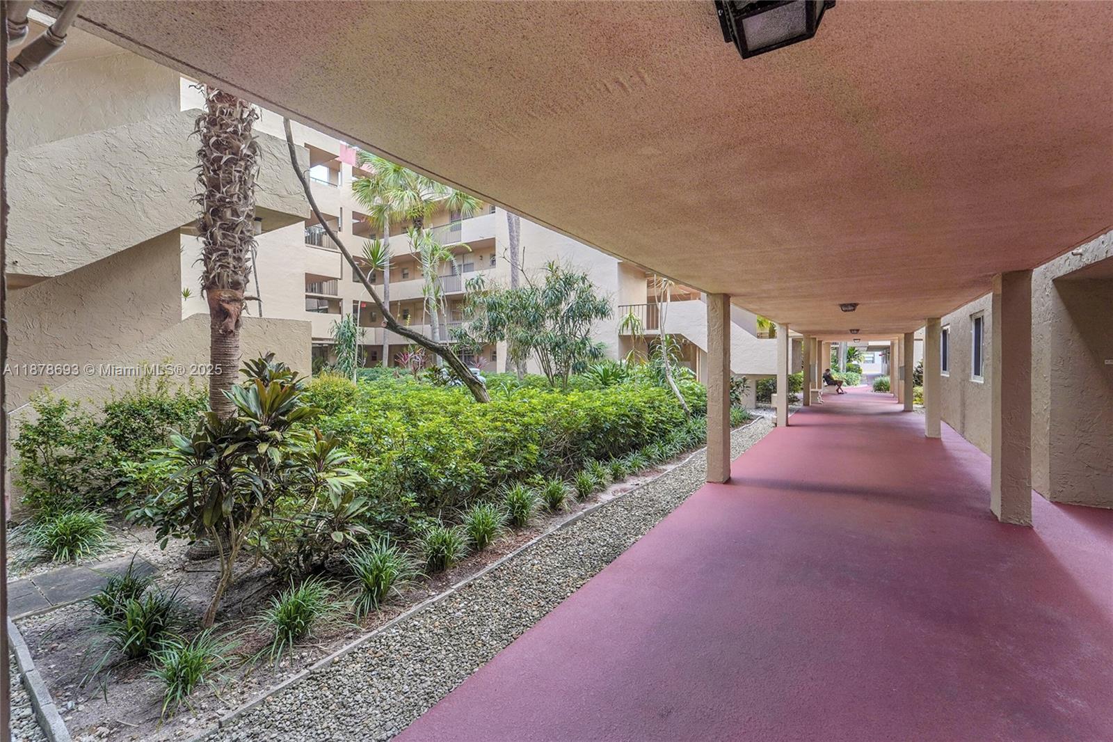 POLYNESIAN GARDENS CONDOM - Residential