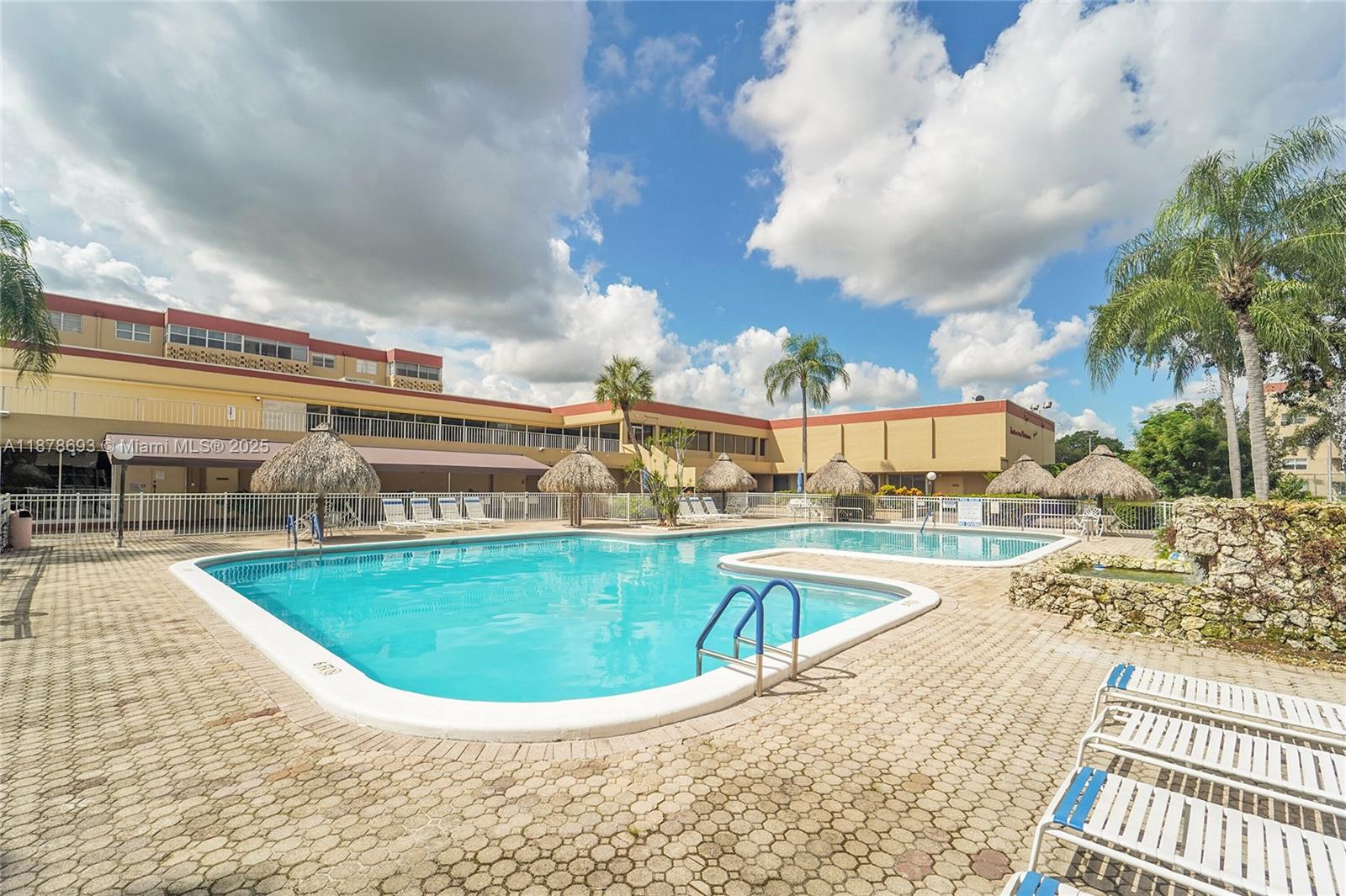 POLYNESIAN GARDENS CONDOM - Residential