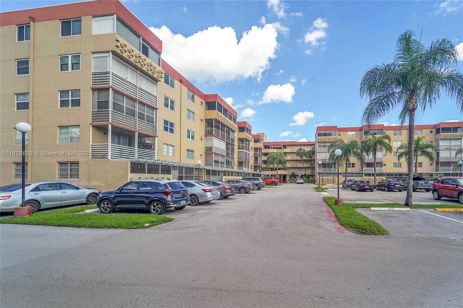 POLYNESIAN GARDENS CONDOM - Residential