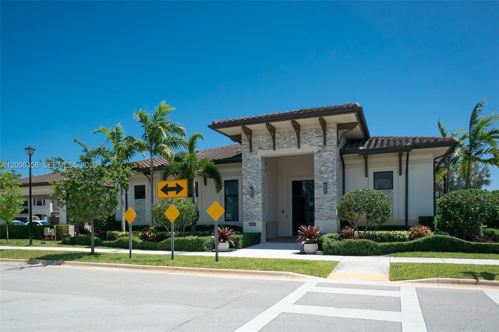 COCO PALM VILLAS - Residential