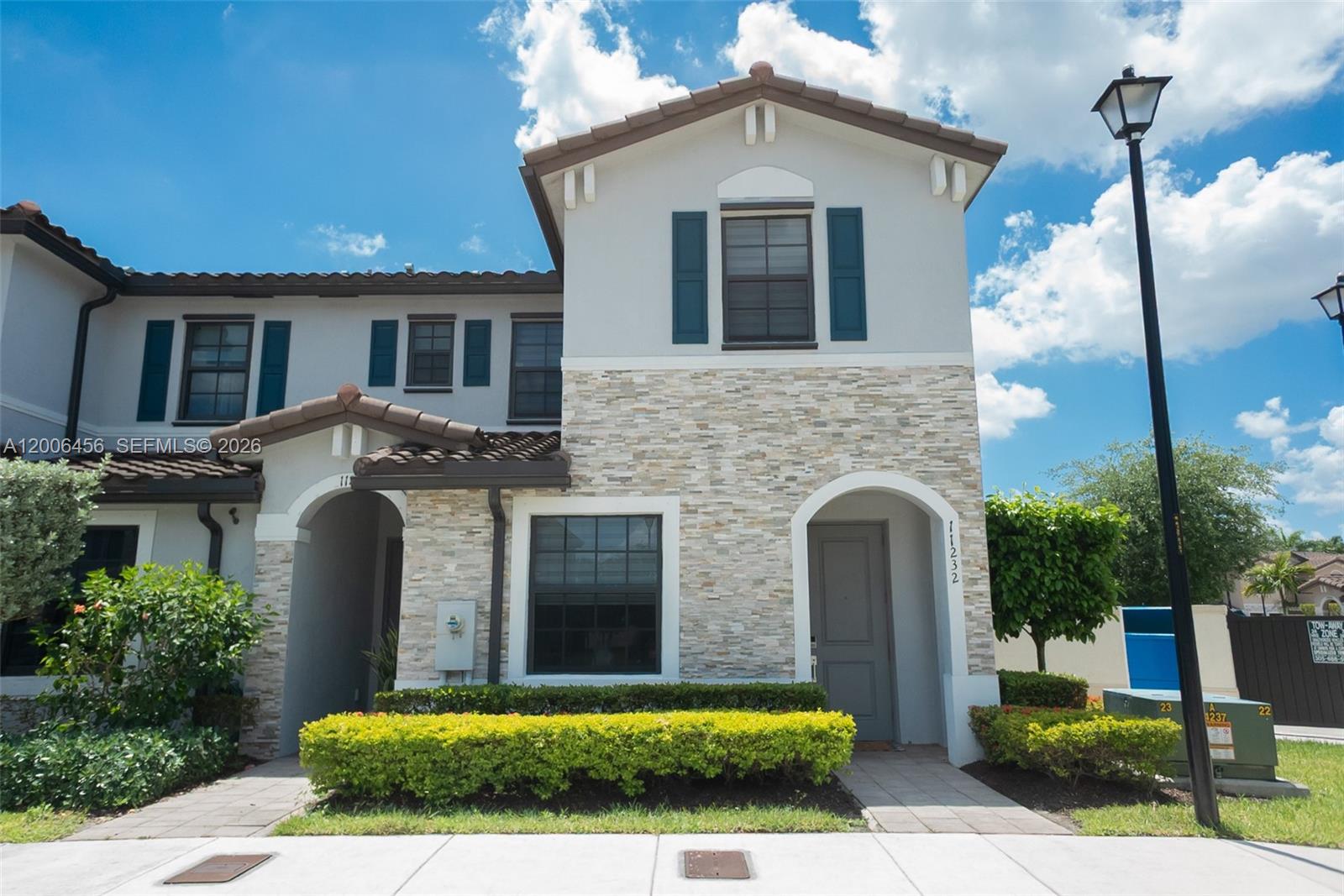 COCO PALM VILLAS - Residential