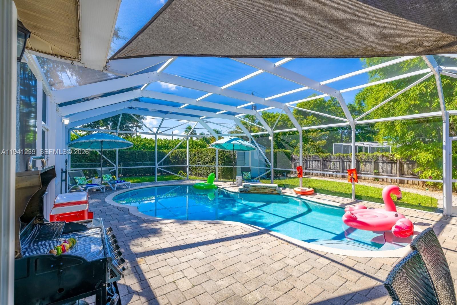 HOLLYWOOD HILLS - Residential