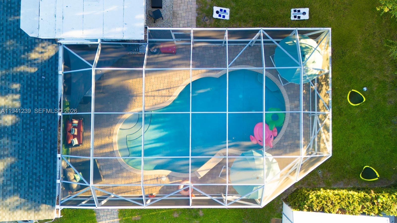 HOLLYWOOD HILLS - Residential